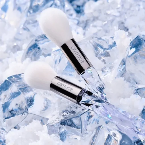 ARCTIC ILLUSION Highlighter Brush von Catrice