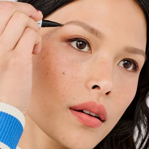 Augenbrauenstifte Mighty Fine Brow Pen - Superfeiner Brauenstift mit Dreifacher Spitze von Benefit