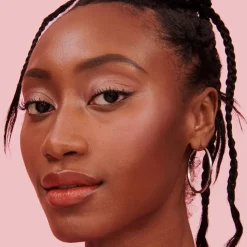 Blush Shellie Rouge Mini Softem Rosa mit Perlmuttschimmer  von Benefit