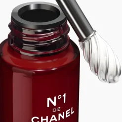 CHANEL N°1 DE CHANEL REVITALISIERENDES AUGENSERUM Glättet – Erfrischt – Öffnet den Blick