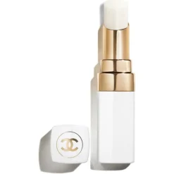 CHANEL ROUGE COCO BAUME Der getönte und feuchtigkeitsspendende Balsam, dessen Farbintensität sich ganz individuell anpassen lässt, sorgt Tag für Tag für wunderschöne Lippen