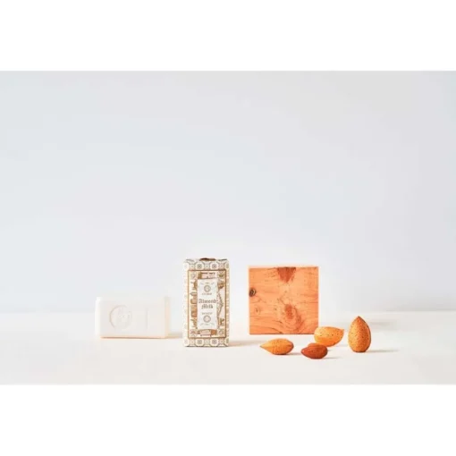 Classico Double Almond Milk Wax Sealed Soap von Claus Porto