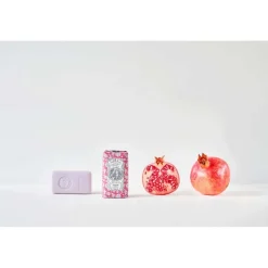 Classico Mirror Pomegranate Wax Sealed Soap von Claus Porto
