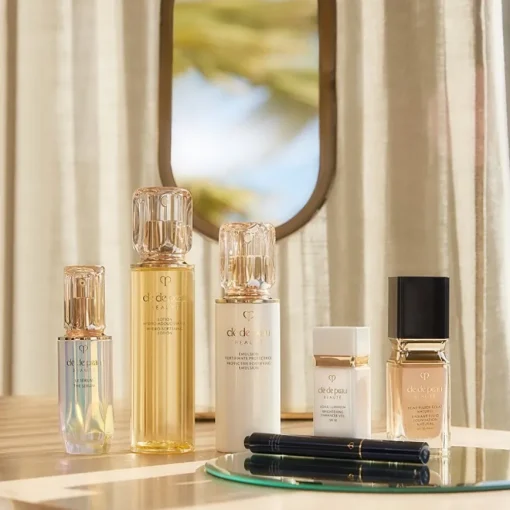 Clé de Peau Beauté Brigthening Enhance Veil