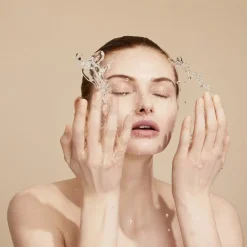 Clé de Peau Beauté Clarifying Cleansing Foam