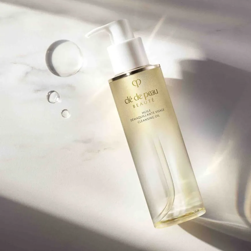 Clé de Peau Beauté Cleansing Oil
