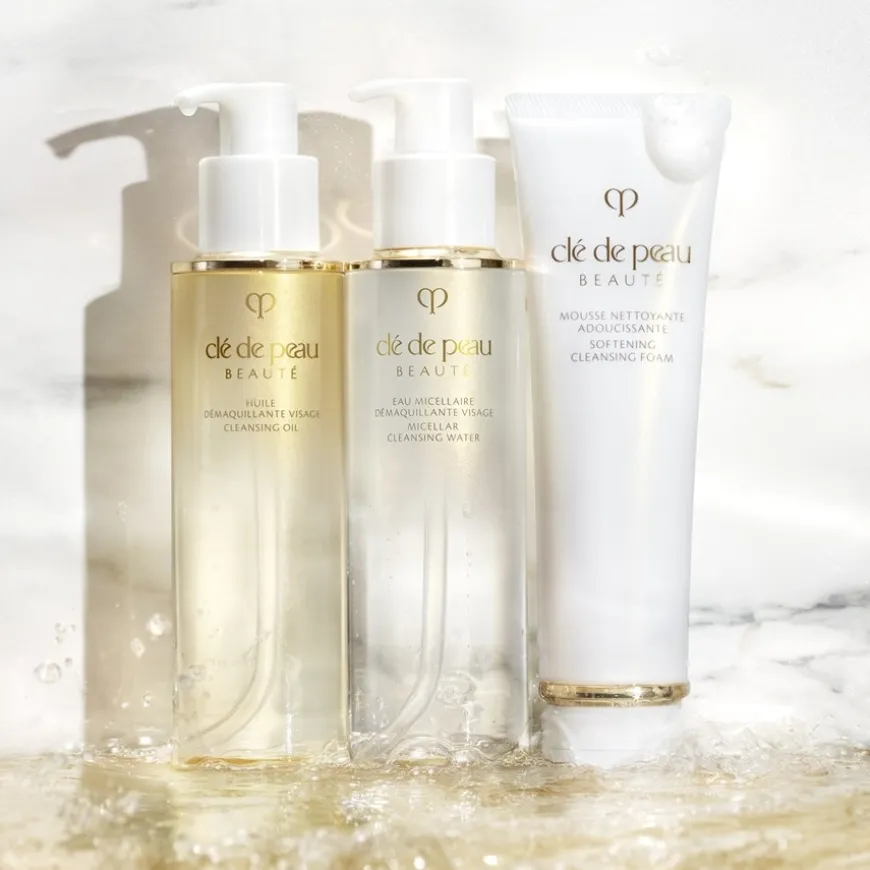 Clé de Peau Beauté Cleansing Oil