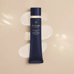 Clé de Peau Beauté Pore Refining Mattifying Veil