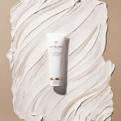 Clé de Peau Beauté Skin-Refining Clay Scrub