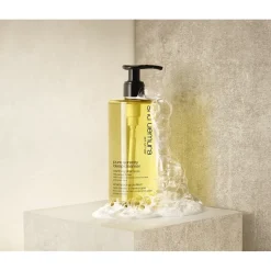 Deep Cleanser Clarifying Shampoo Oily Scalp & Hair von Shu Uemura