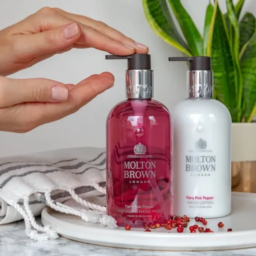 Fiery Pink Pepper Hand Lotion von Molton Brown