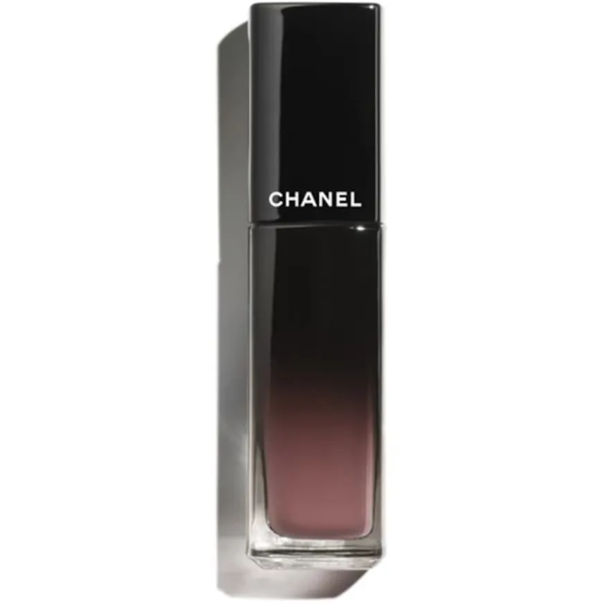 FLUID-LIPPENSTIFTE ROUGE ALLURE LAQUE Der glänzende Fluid-Lippenstift mit langem Halt von CHANEL