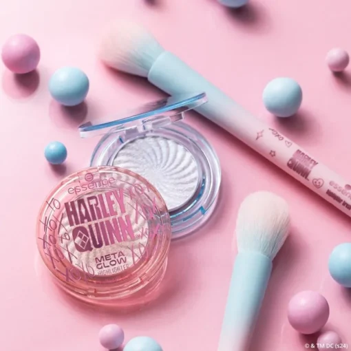 Harley Quinn Meta Glow Highlighter von Essence