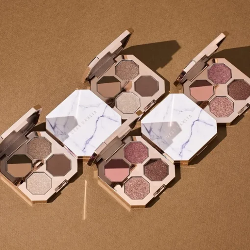 Lidschatten Dream Velvet Eyeshadow Palette von DEAR DAHLIA