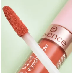 Lidschatten Matte Liquid Eyeshadow Waterproof von Essence