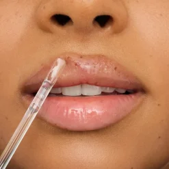 Lipgloss What a fake! Glass Shine Plumping Lip Filler von Essence