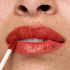 Lippenstift Soft Touch Lip Mousse von Essence