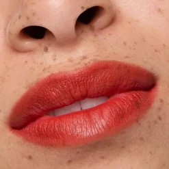 Lippenstift Soft Touch Lip Mousse von Essence