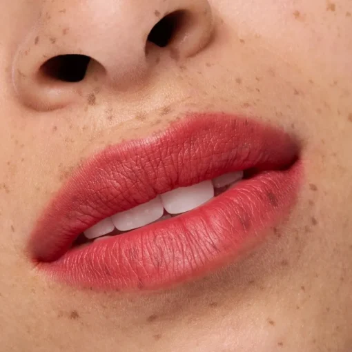 Lippenstift Soft Touch Lip Mousse von Essence