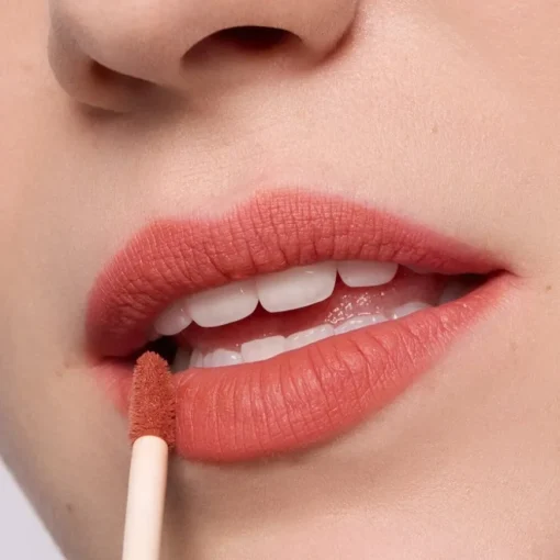 Lippenstift Soft Touch Lip Mousse von Essence