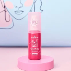 Make-up Fix & Last Instant Matte Make-Up Fixing Spray von Essence