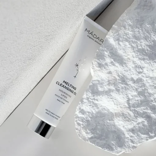 MÁDARA Melting Cleansing Oil