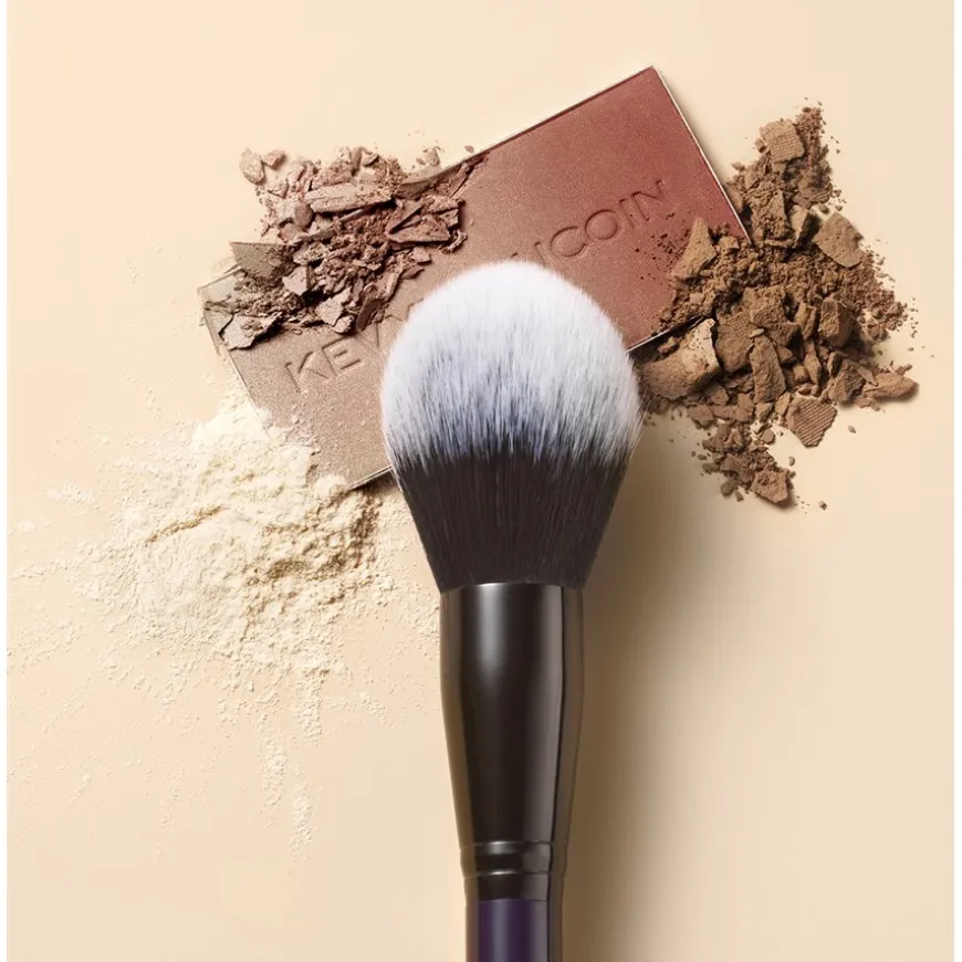 Pinsel Blurring Powder Brush von KEVYN AUCOIN