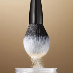 Pinsel Blurring Powder Brush von KEVYN AUCOIN