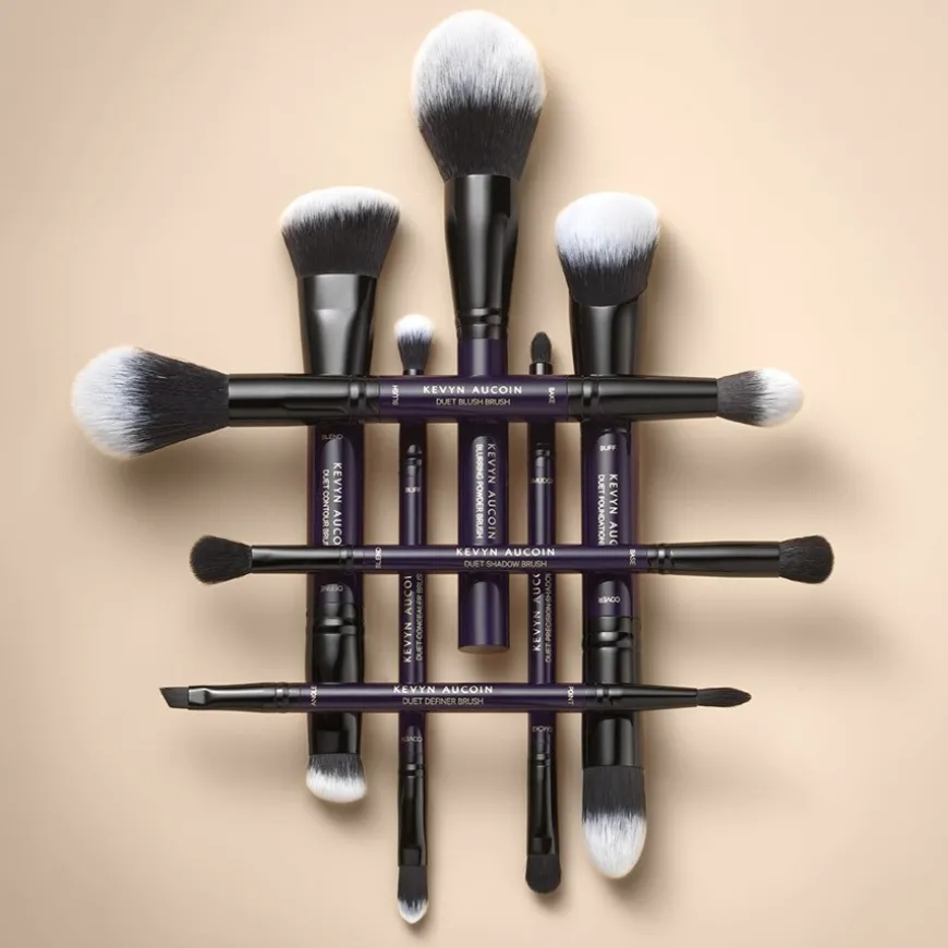 Pinsel Blurring Powder Brush von KEVYN AUCOIN