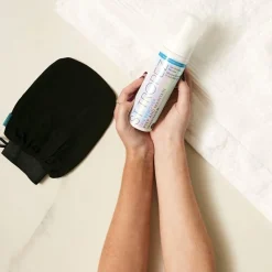 Prep & Maintain Tan Remover Mitt von St.Tropez