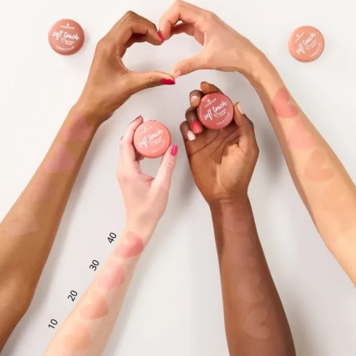 Rouge Soft Touch Mousse Blush von Essence