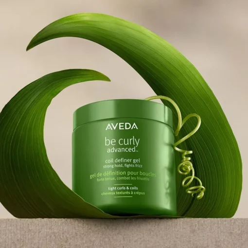 Styling Coil Definer Gel Be Curly Advanced™ von Aveda
