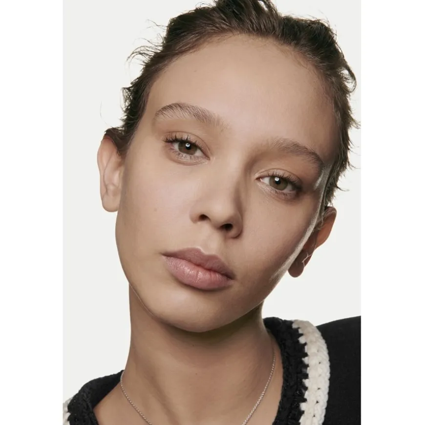 TEINT GRUNDIERUNG ULTRA LE TEINT VELVET Foundation mit Weichzeichnereffekt. Samtig-mattes Finish. von CHANEL