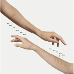 TEINT GRUNDIERUNG ULTRA LE TEINT VELVET Foundation mit Weichzeichnereffekt. Samtig-mattes Finish. von CHANEL