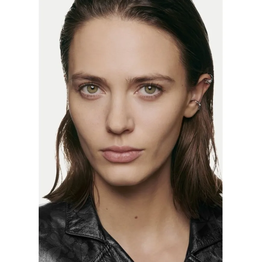 TEINT GRUNDIERUNG ULTRA LE TEINT VELVET Foundation mit Weichzeichnereffekt. Samtig-mattes Finish. von CHANEL