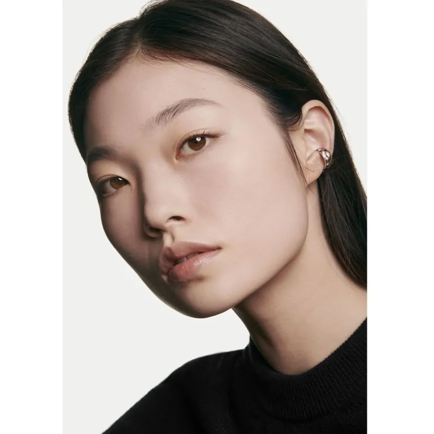 TEINT GRUNDIERUNG ULTRA LE TEINT VELVET Foundation mit Weichzeichnereffekt. Samtig-mattes Finish. von CHANEL