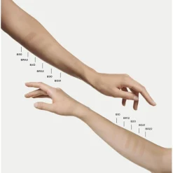 TEINT GRUNDIERUNG ULTRA LE TEINT VELVET Foundation mit Weichzeichnereffekt. Samtig-mattes Finish. von CHANEL