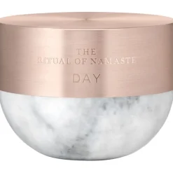 The Ritual Of Namaste Glow Anti-Ageing Day Cream von RITUALS