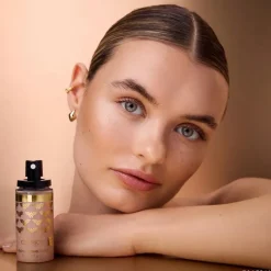 Wonder Woman Glow Setting Spray von Catrice