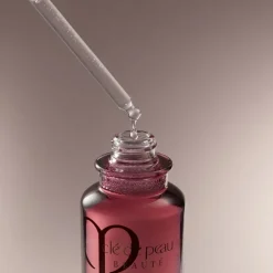 Öl und Massage Radiant Multi Repair Oil von Clé de Peau Beauté