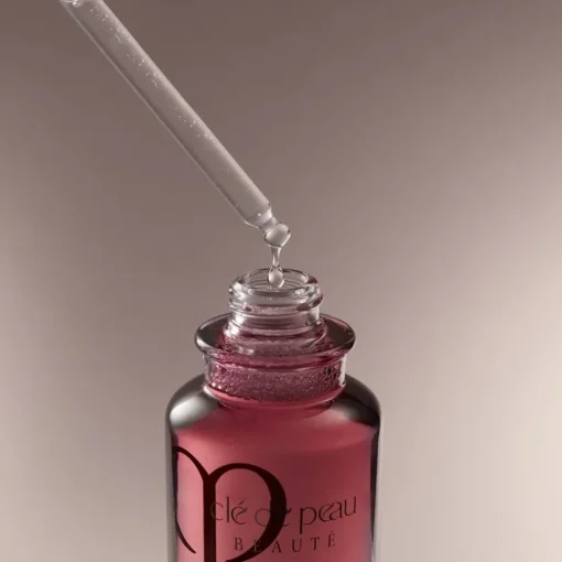 Öl und Massage Radiant Multi Repair Oil von Clé de Peau Beauté