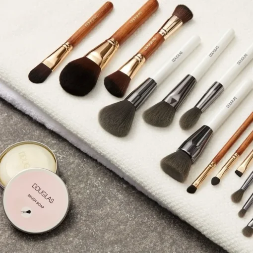 Zubehör Contouring Brush von Douglas Collection
